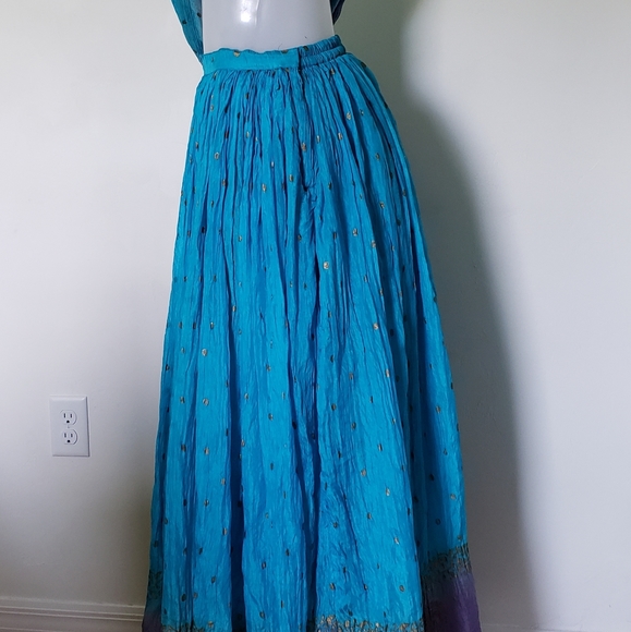 CLOTHES - Picture 2 of 4